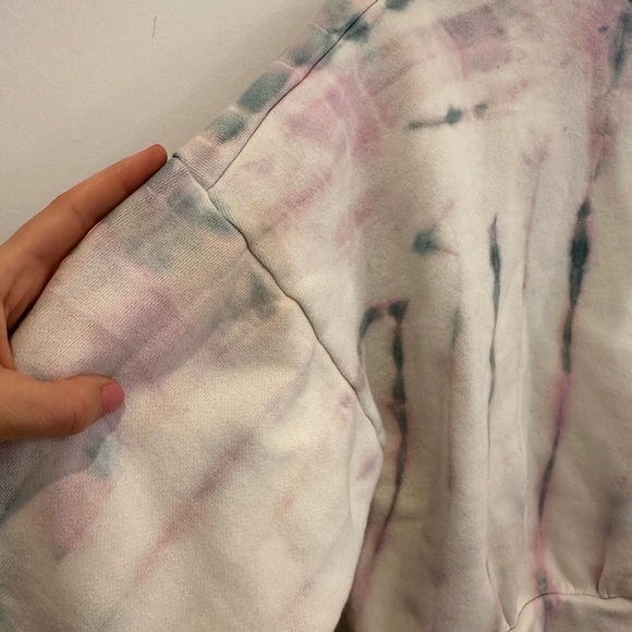 Old Navy Tie-Dye Cropped Crew-Neck Sweatshirt - Picture 5 of 7